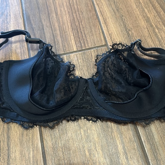 Brand new Victoria Secret Dream Angels black lace velvet bra 32 DDD - Picture 3 of 5